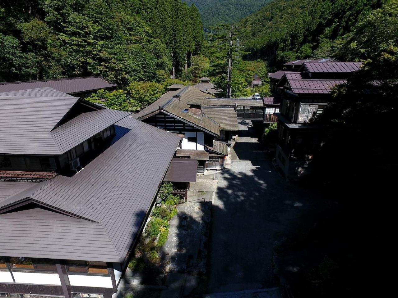 Отель Houshi Onsen Chojukan Минаками Экстерьер фото