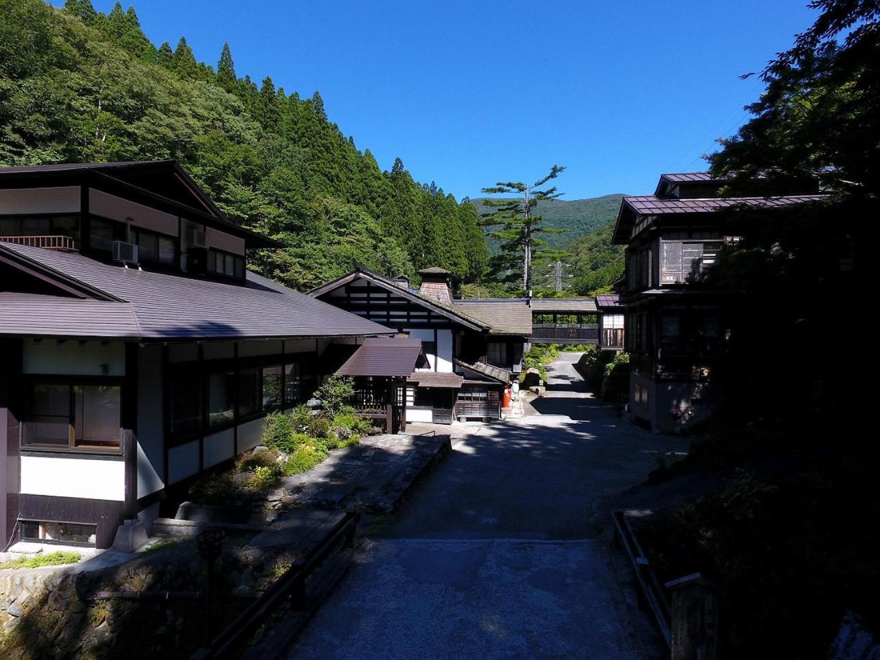 Отель Houshi Onsen Chojukan Минаками Экстерьер фото