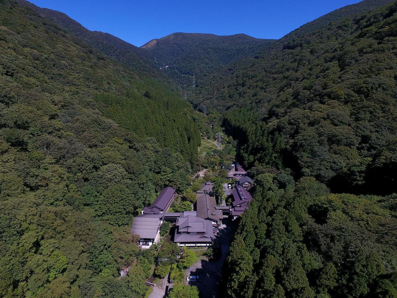 Отель Houshi Onsen Chojukan Минаками Экстерьер фото