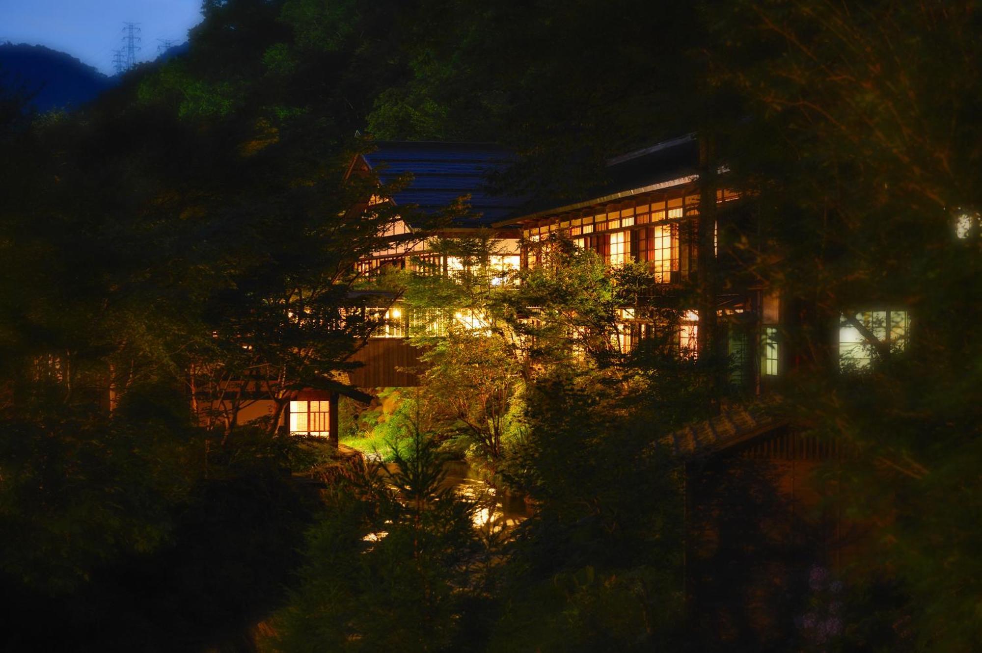 Отель Houshi Onsen Chojukan Минаками Экстерьер фото