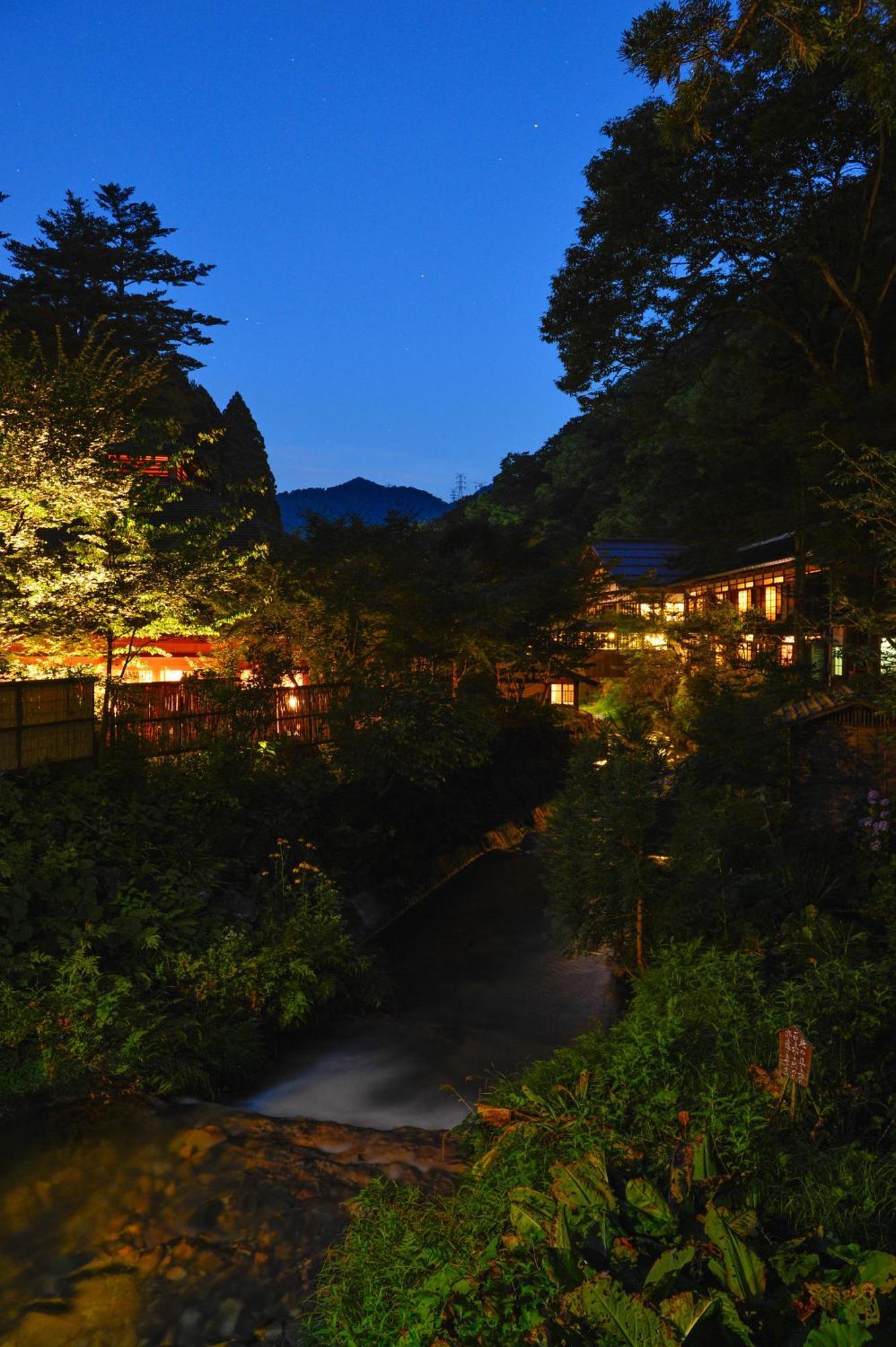 Отель Houshi Onsen Chojukan Минаками Экстерьер фото