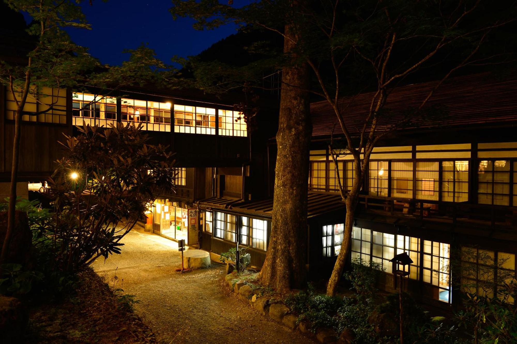 Отель Houshi Onsen Chojukan Минаками Экстерьер фото