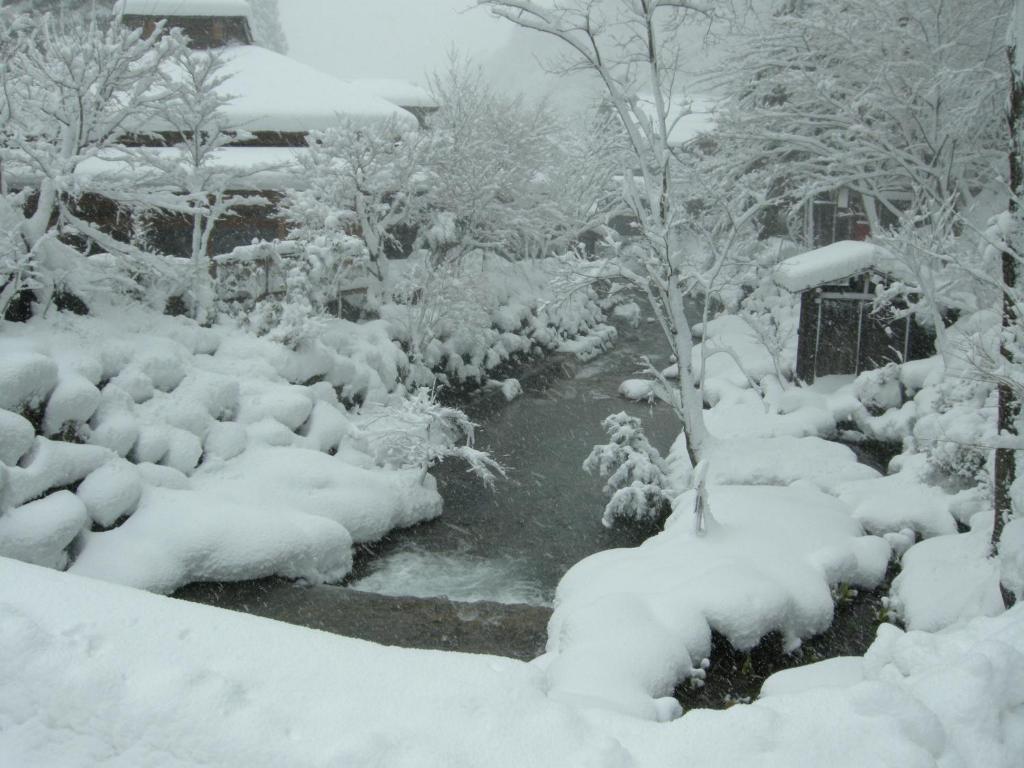 Отель Houshi Onsen Chojukan Минаками Экстерьер фото