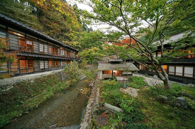 Отель Houshi Onsen Chojukan Минаками Экстерьер фото